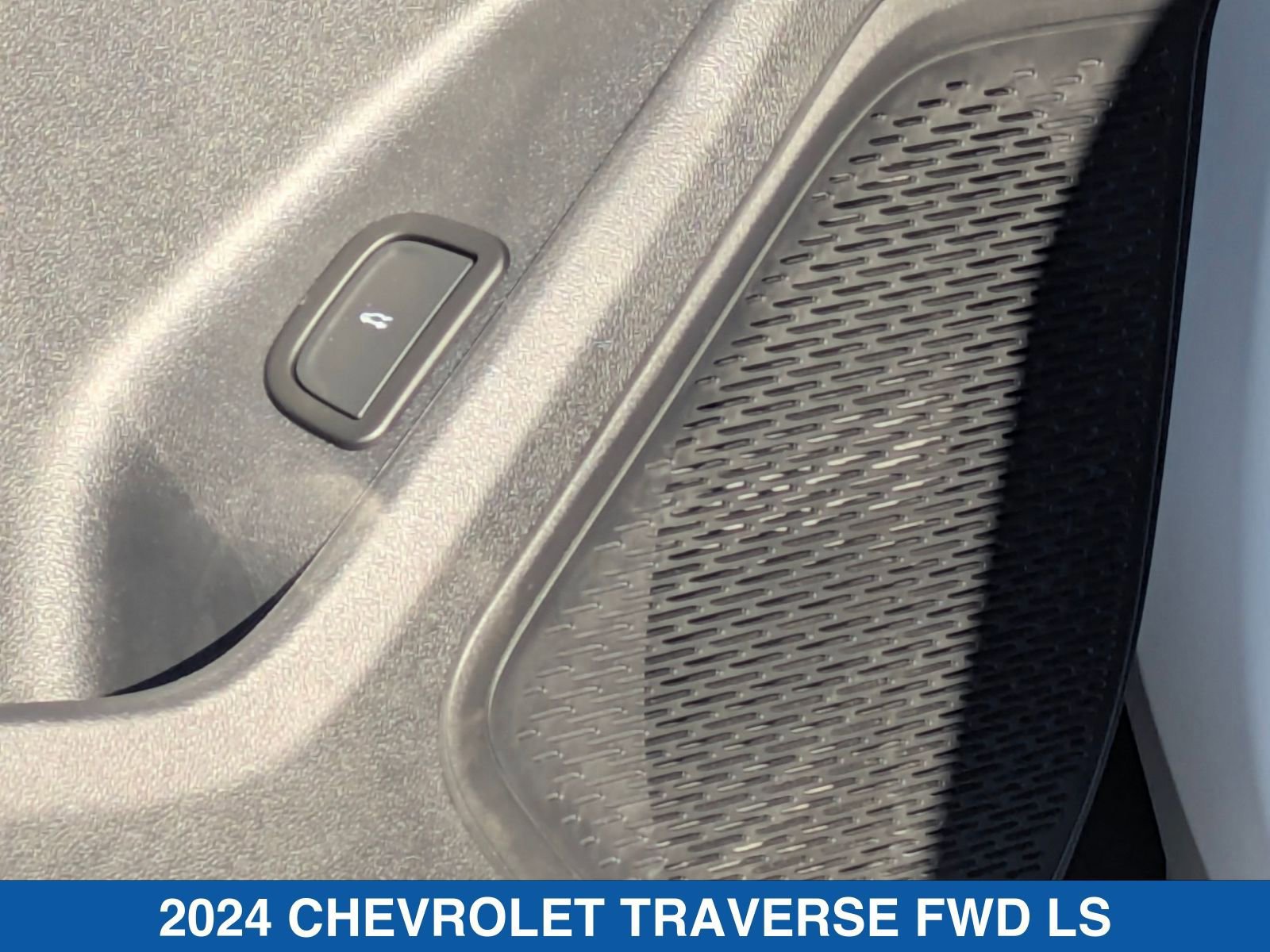 Used 2024 Chevrolet Traverse LS image 14