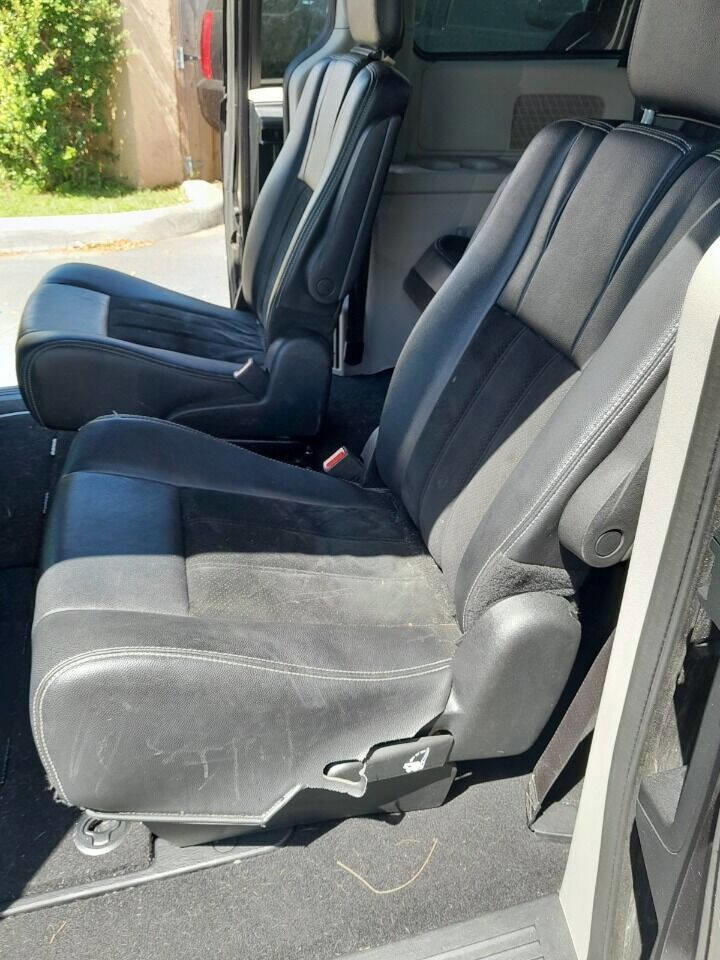 Used 2017 Dodge Grand Caravan SXT image 10