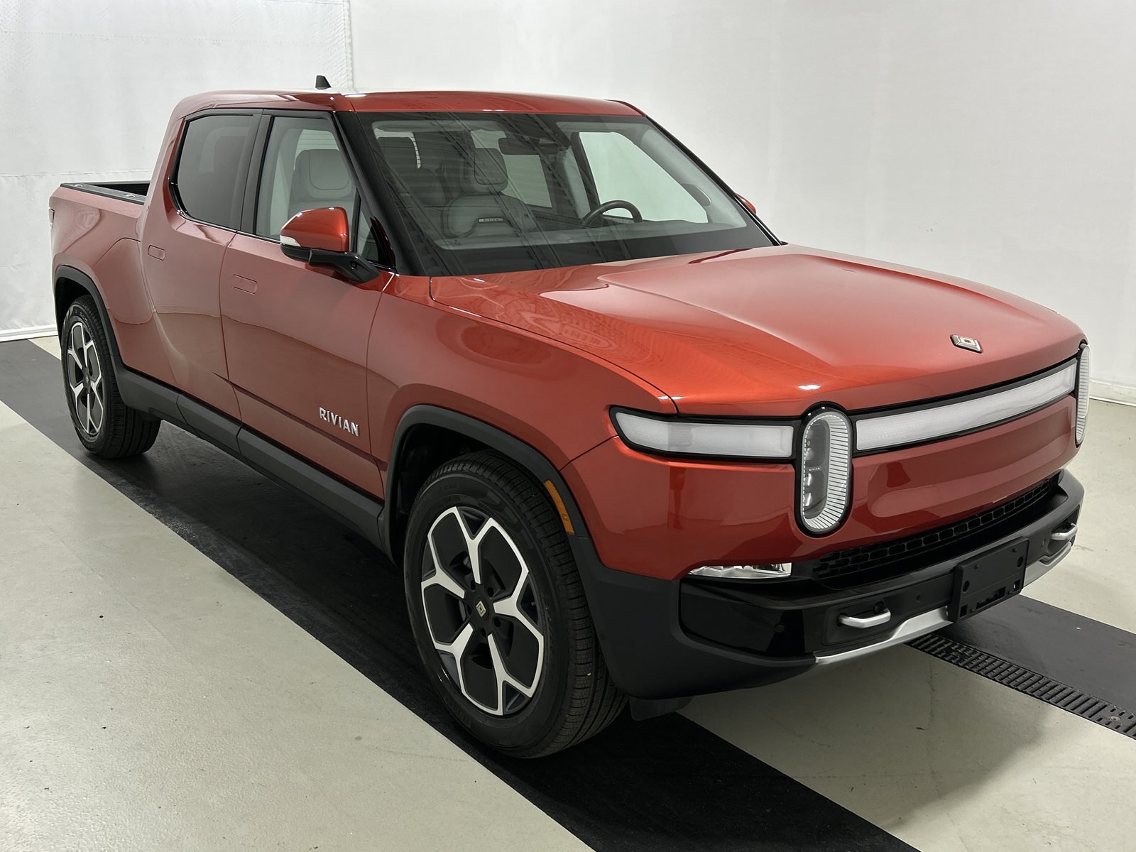 Used 2024 Rivian R1T Adventure Dual AWD/4WD image 7