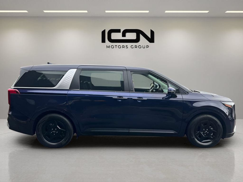 Used 2025 Kia Carnival FWD image 6