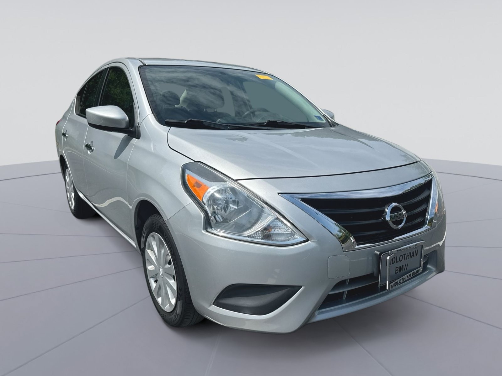 Used 2018 Nissan Versa SV FWD image 3