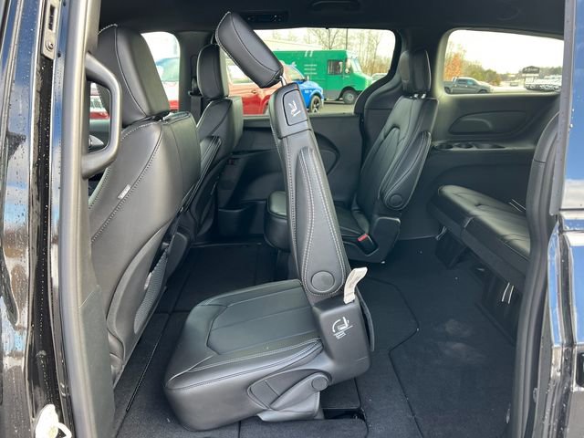 New 2026 Chrysler Pacifica Select AWD/4WD image 6