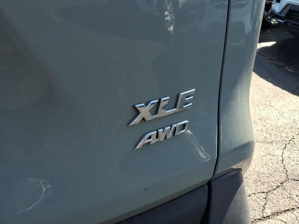 Used 2021 Toyota RAV4 XLE Premium image 30