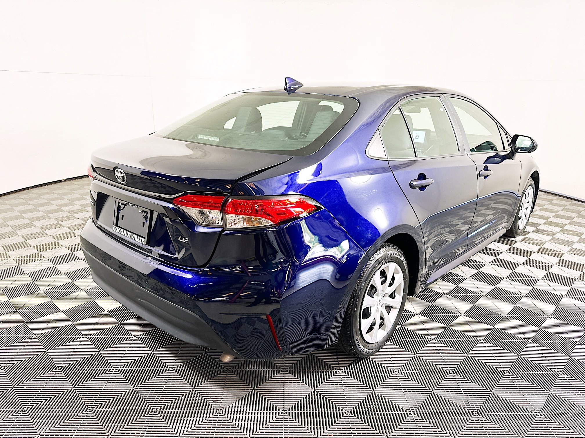 Used 2024 Toyota Corolla LE image 3