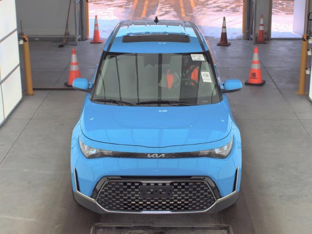 Used 2023 Kia Soul EX image 2