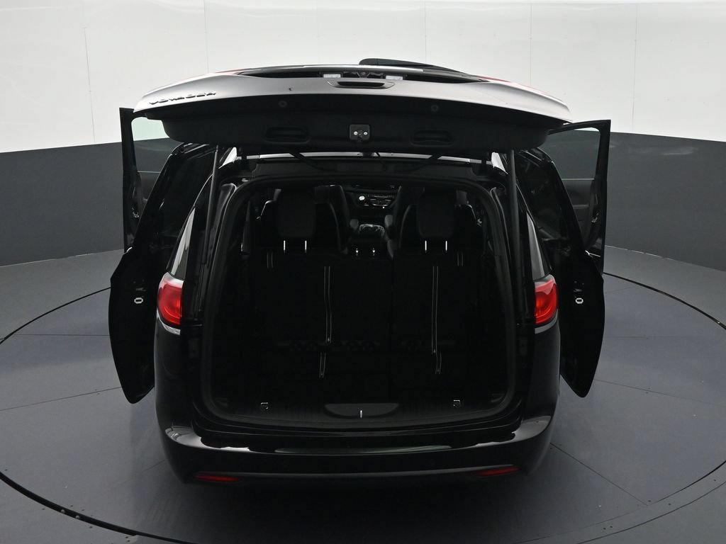 Used 2026 Chrysler Voyager LX FWD image 46