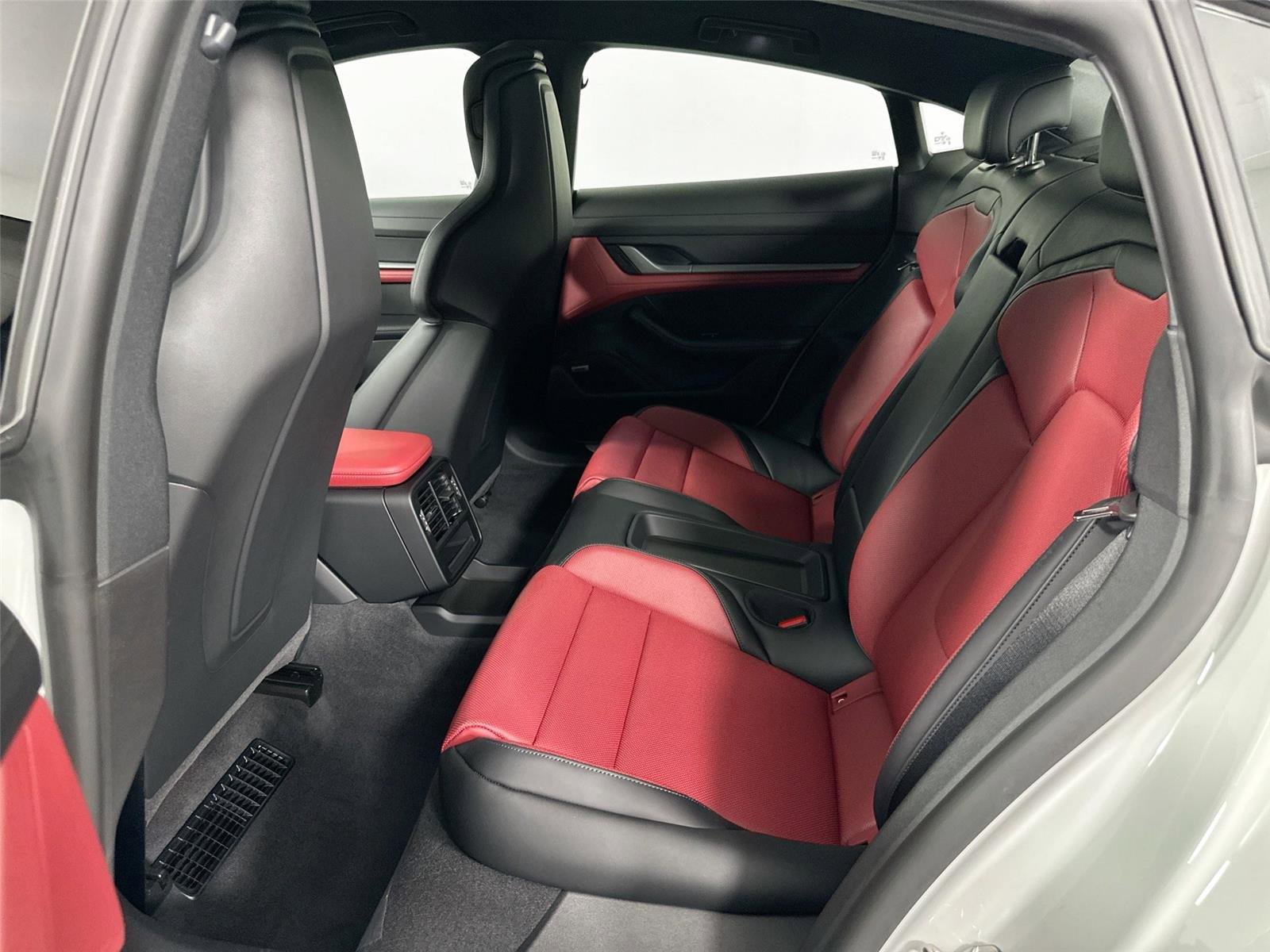 Certified 2025 Porsche Taycan AWD/4WD image 27