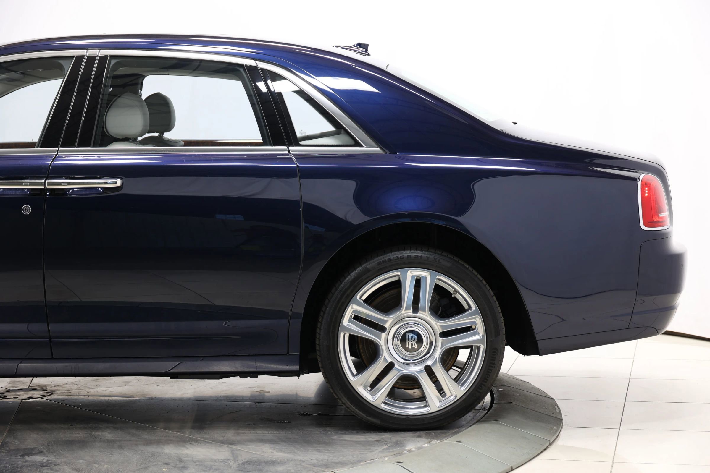 Used 2015 Rolls-Royce Ghost image 11