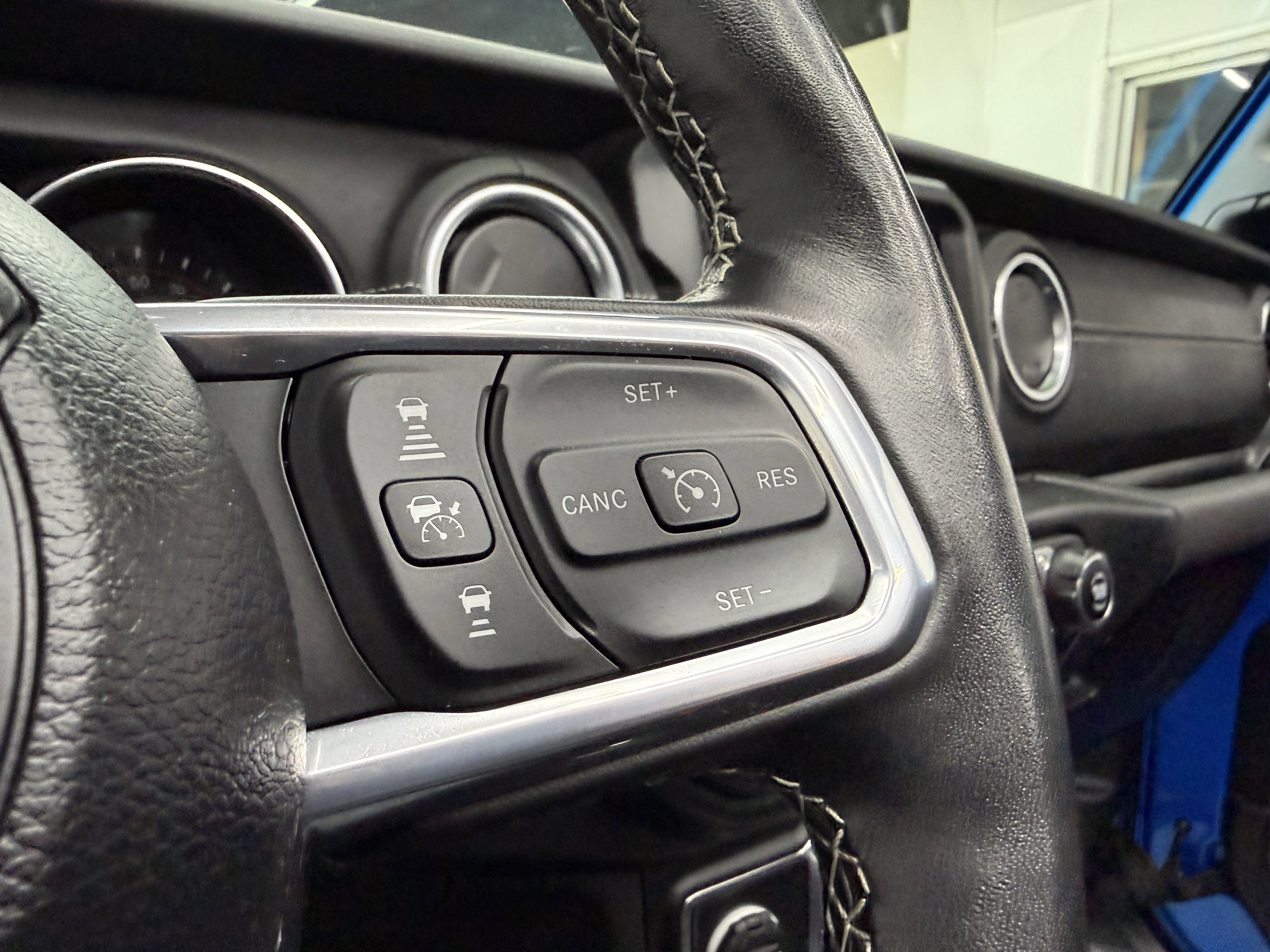 Used 2022 Jeep Wrangler Unlimited Sahara w/ Advanced Safety Group image 17