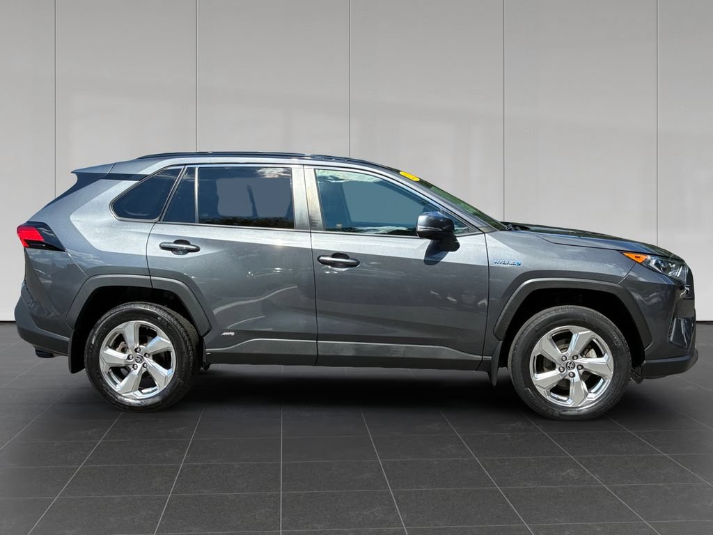 Used 2021 Toyota RAV4 XLE Premium AWD/4WD image 6