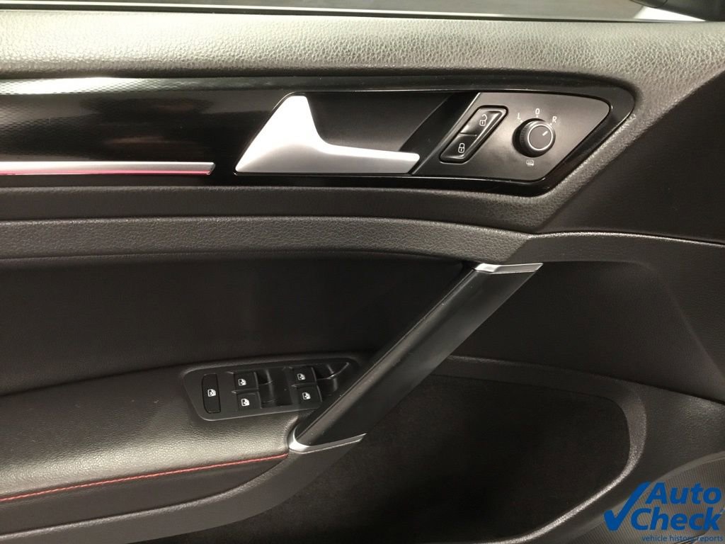 Used 2017 Volkswagen GTI SE image 20