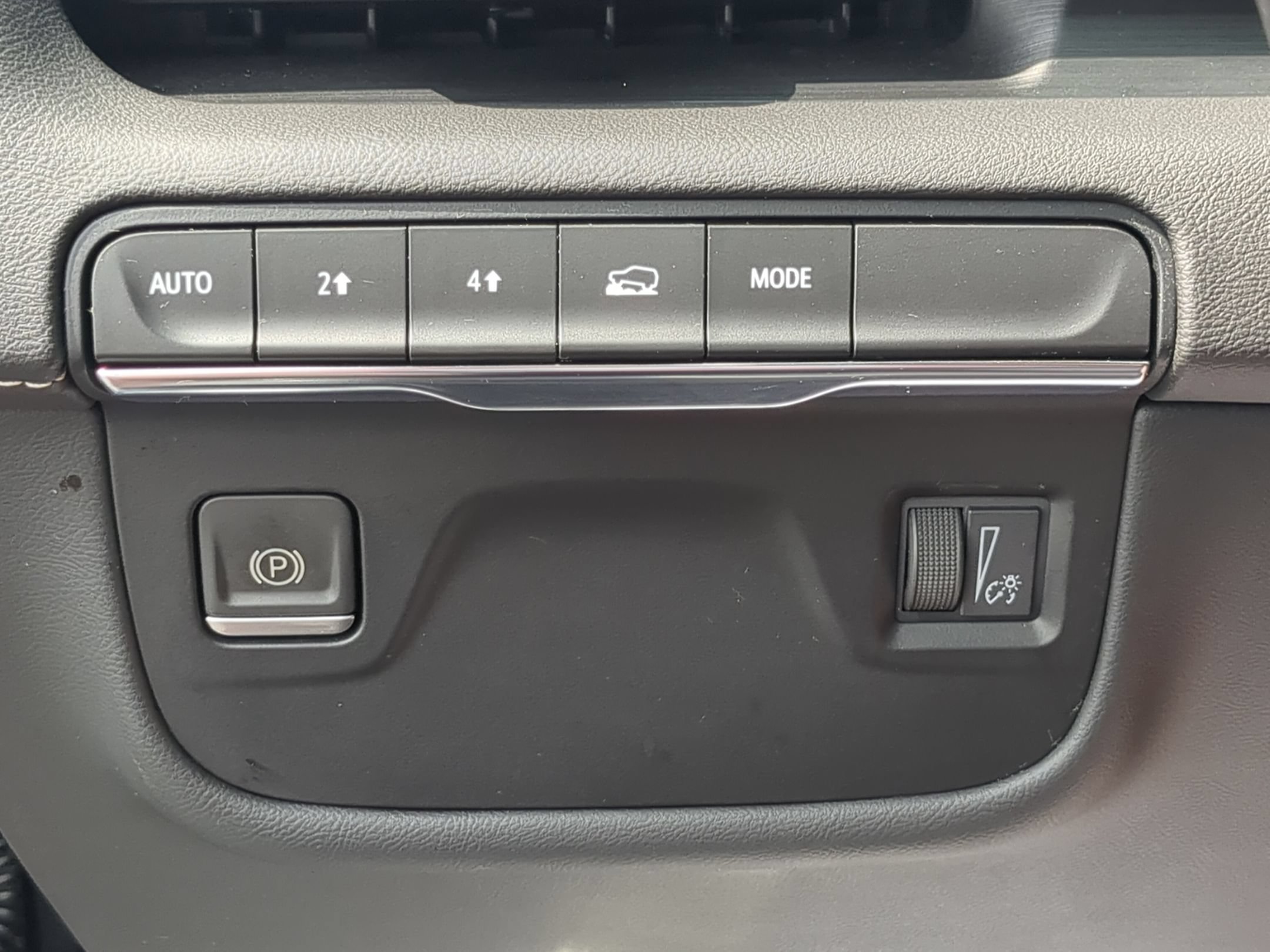 Certified 2022 Cadillac Escalade Luxury AWD/4WD image 16