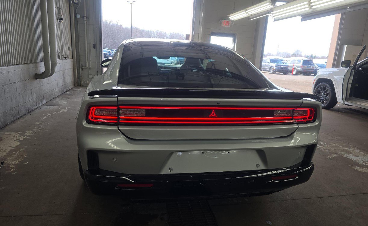 Used 2024 Dodge Charger Daytona Scat Pack w/ Plus Group AWD/4WD image 5