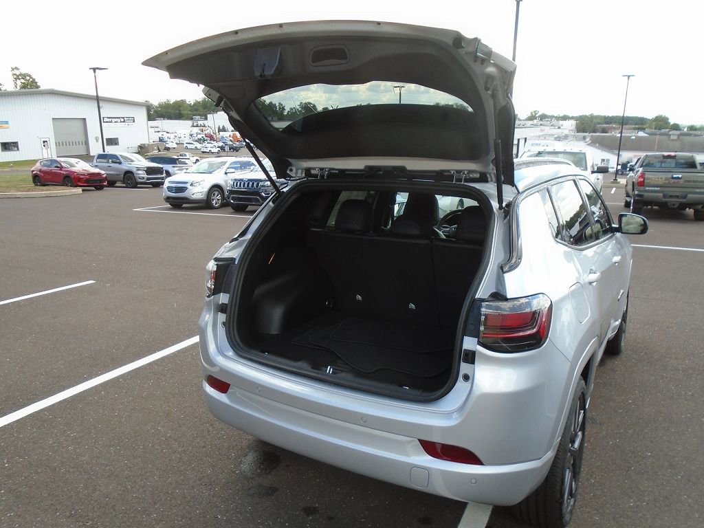 New 2025 Jeep Compass Limited w/ High Altitude Package image 16