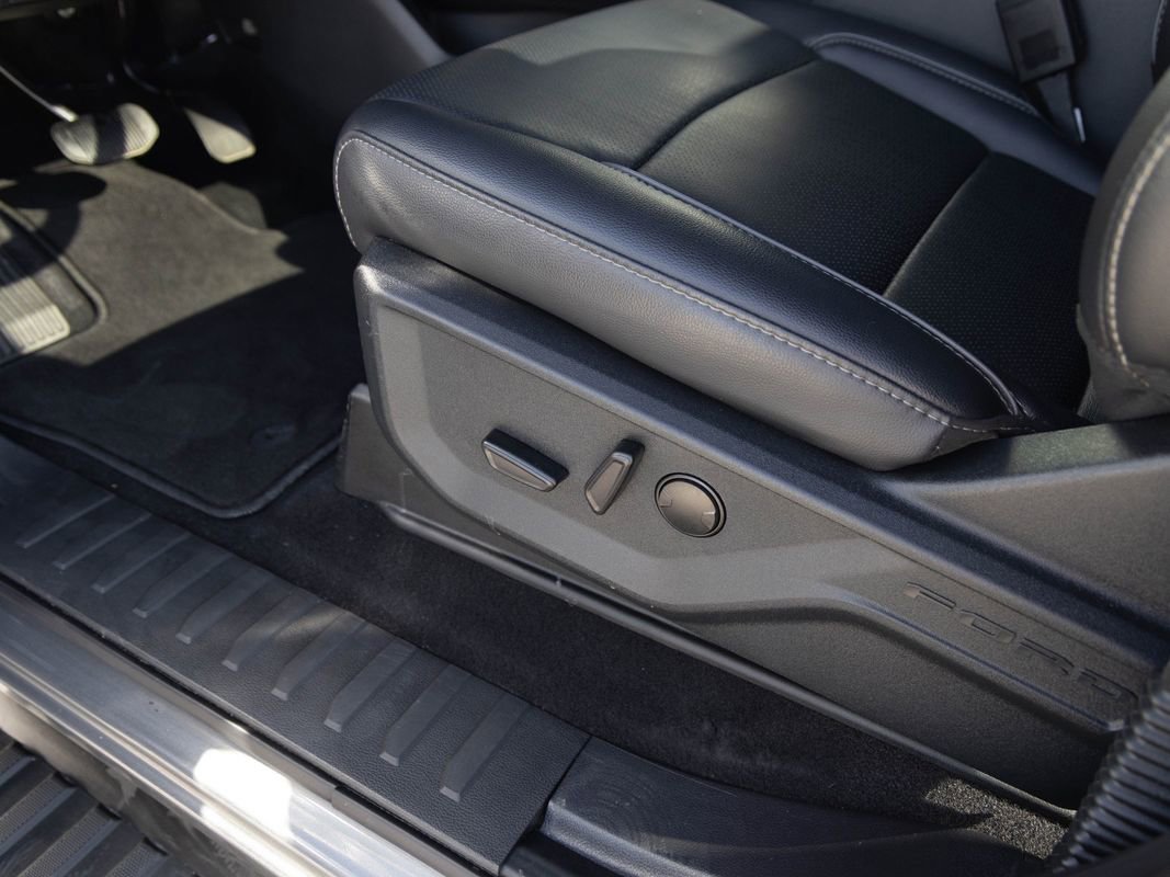 Used 2025 Ford F150 Lariat AWD/4WD image 17