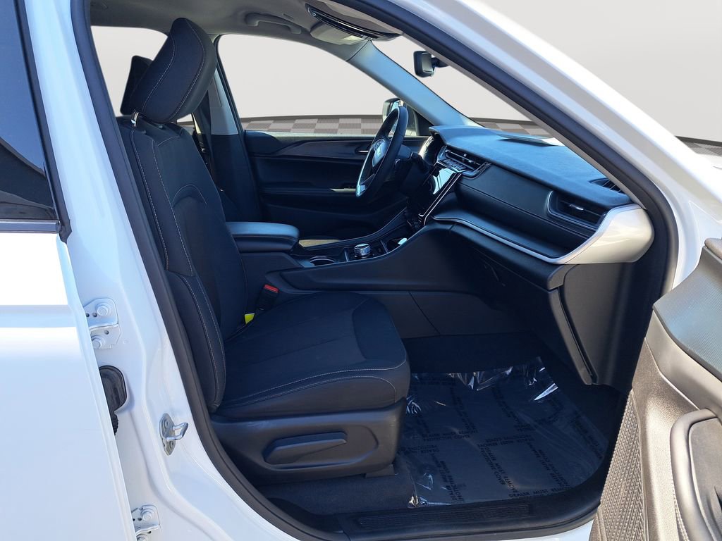 Used 2023 Jeep Grand Cherokee L Laredo image 18