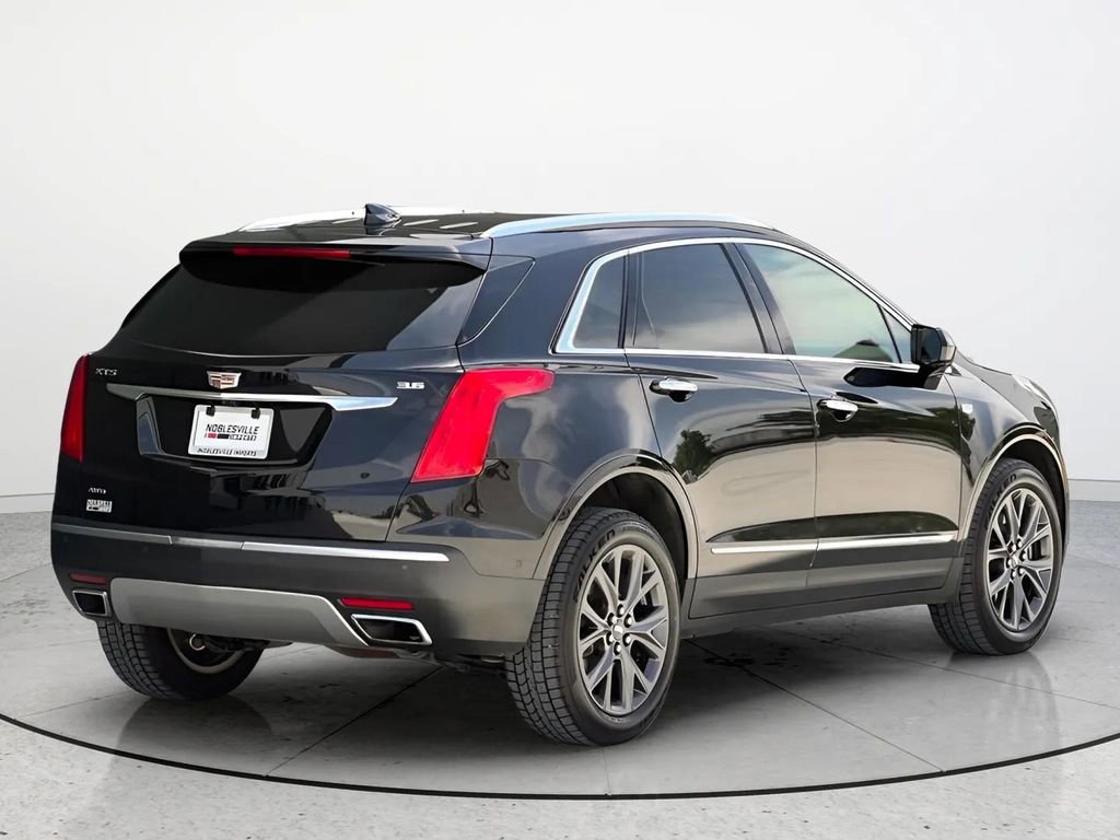 Used 2018 Cadillac XT5 Platinum w/ Driver Assist Package AWD/4WD image 2