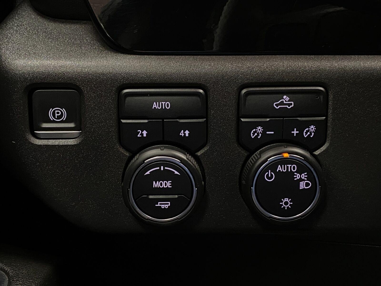 Used 2024 Chevrolet Silverado 1500 LT AWD/4WD image 14