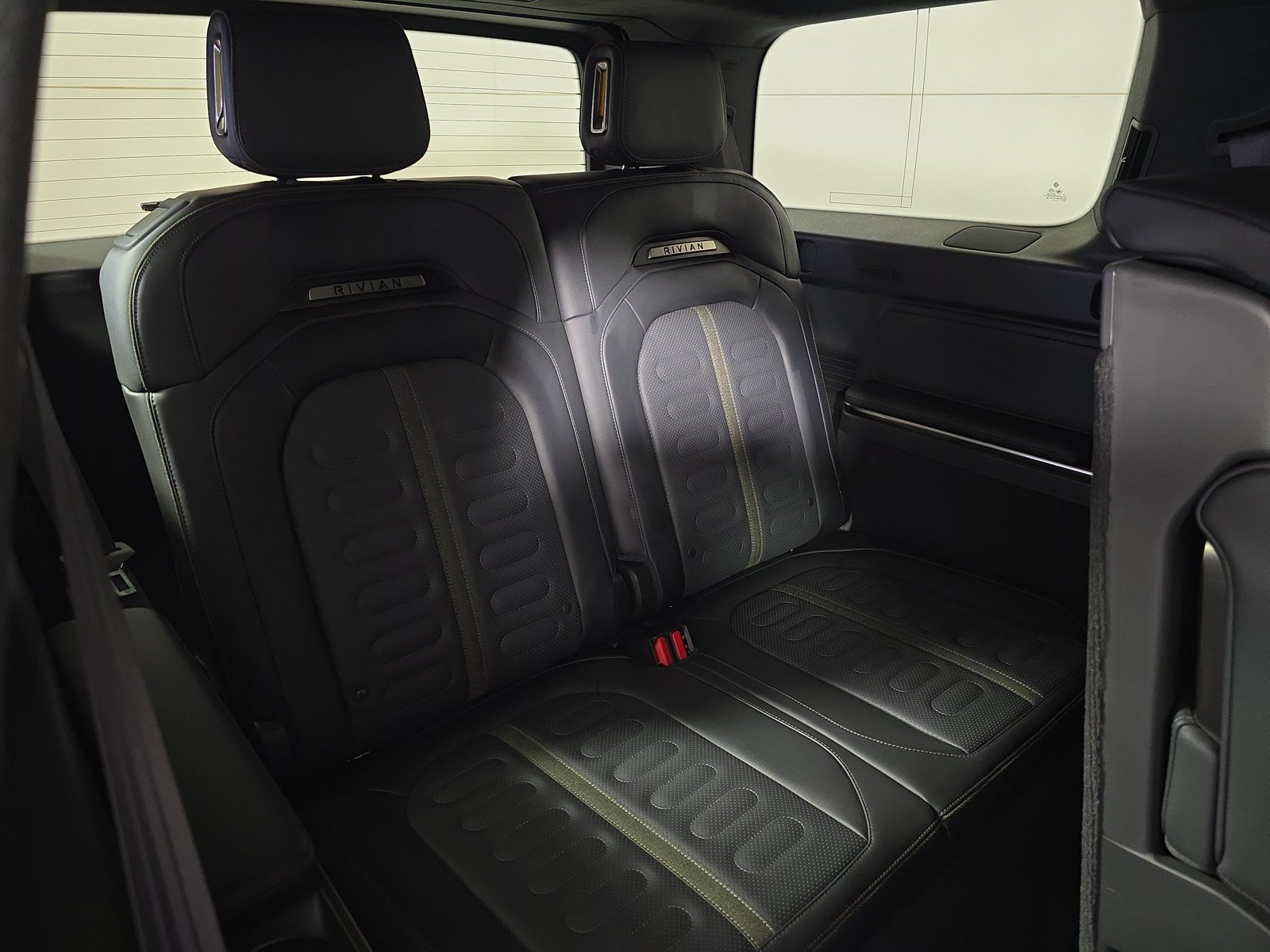 Used 2024 Rivian R1S Adventure AWD/4WD image 25