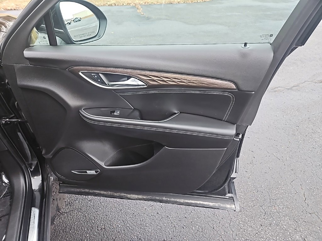 Used 2023 Buick Envision Avenir image 31