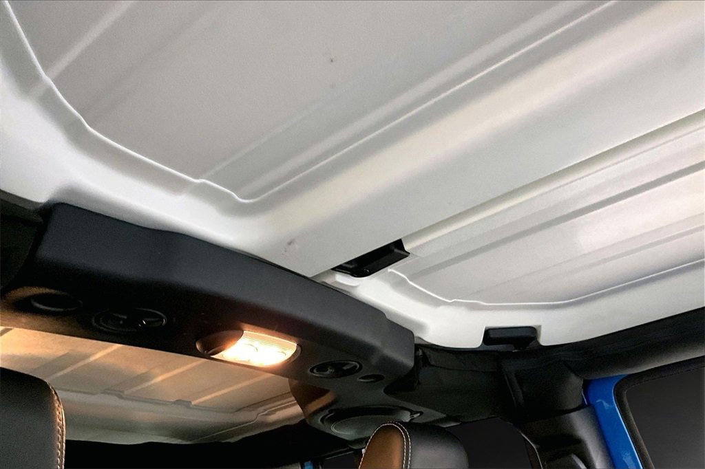 Used 2014 Jeep Wrangler Unlimited Sahara image 26