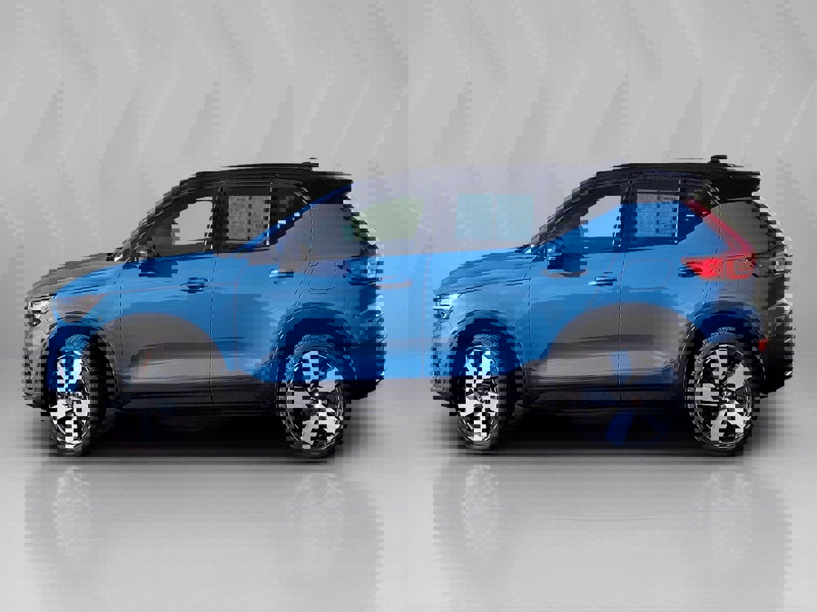 Certified 2023 Volvo XC40 Recharge Ultimate image 3