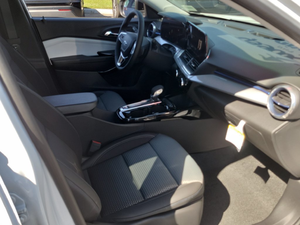 New 2026 Chevrolet Trax LT w/ Driver Confidence Package FWD image 15