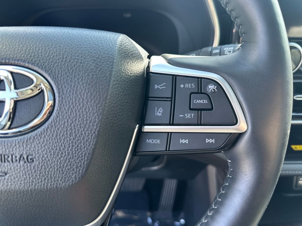 Used 2024 Toyota Highlander Platinum AWD/4WD image 22