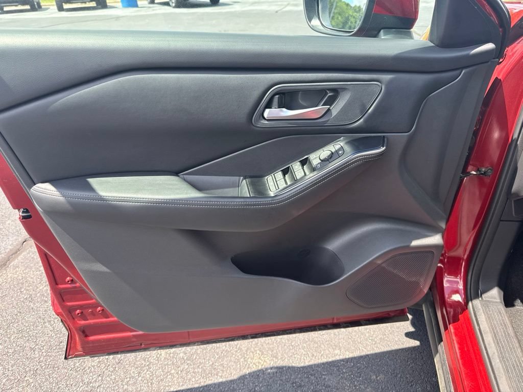Used 2026 Nissan Rogue SV AWD/4WD image 14
