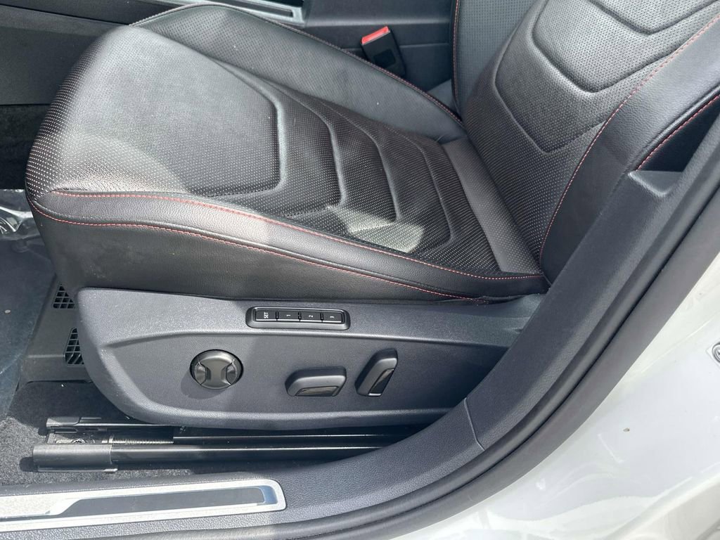 Certified 2024 Volkswagen Jetta GLI Autobahn w/ GLI Black Package image 19