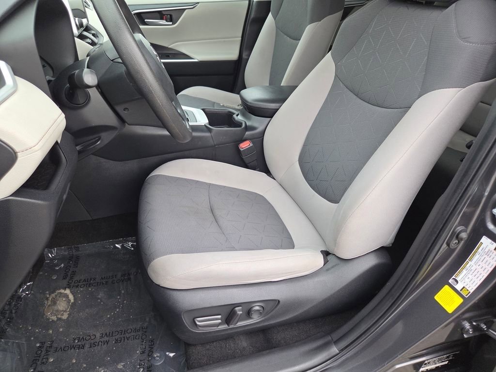Used 2024 Toyota RAV4 XLE FWD image 6