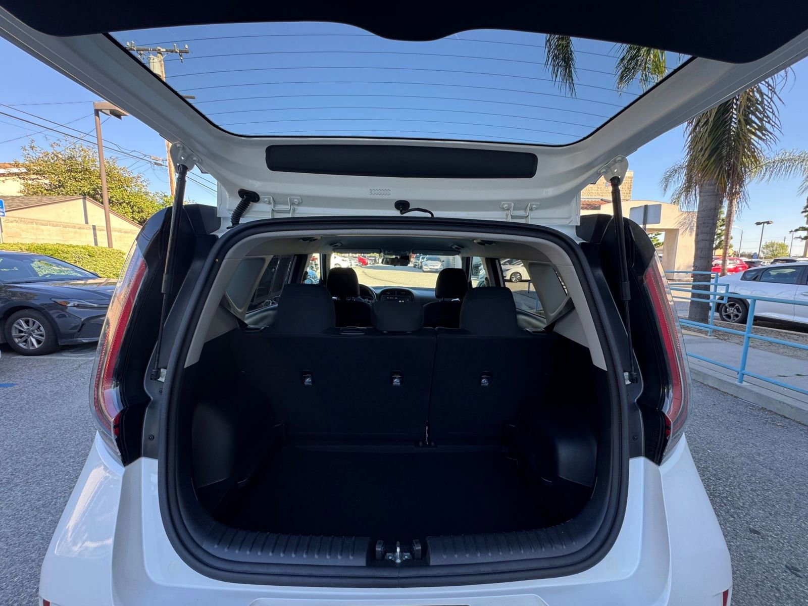 Used 2025 Kia Soul LX w/ LX Technology Package image 29