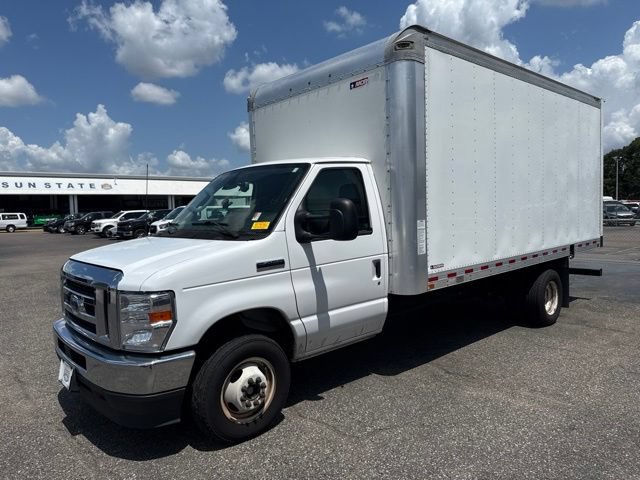 Certified 2024 Ford E-450 and Econoline 450 Super Duty w/ Driver's Safety Package RWD image 2
