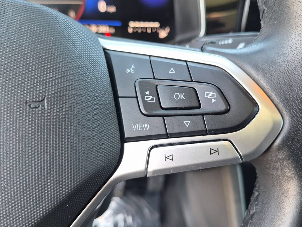 Used 2025 Volkswagen Jetta SE FWD image 21