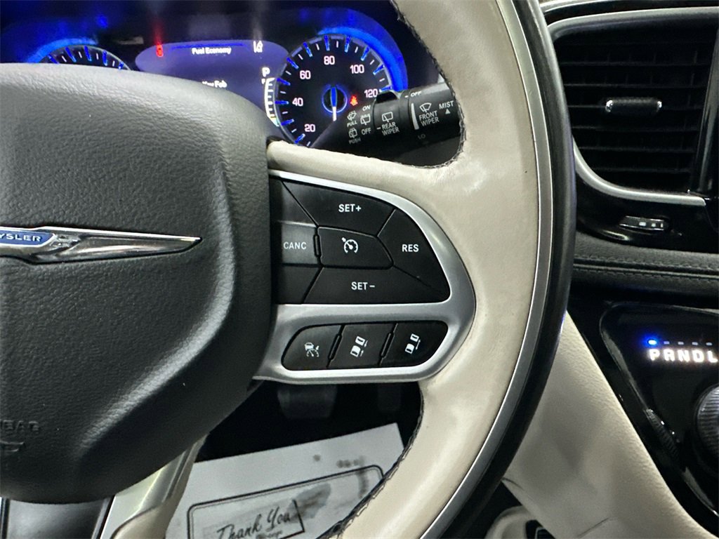 Used 2017 Chrysler Pacifica Limited w/ UConnect Theater Package image 31