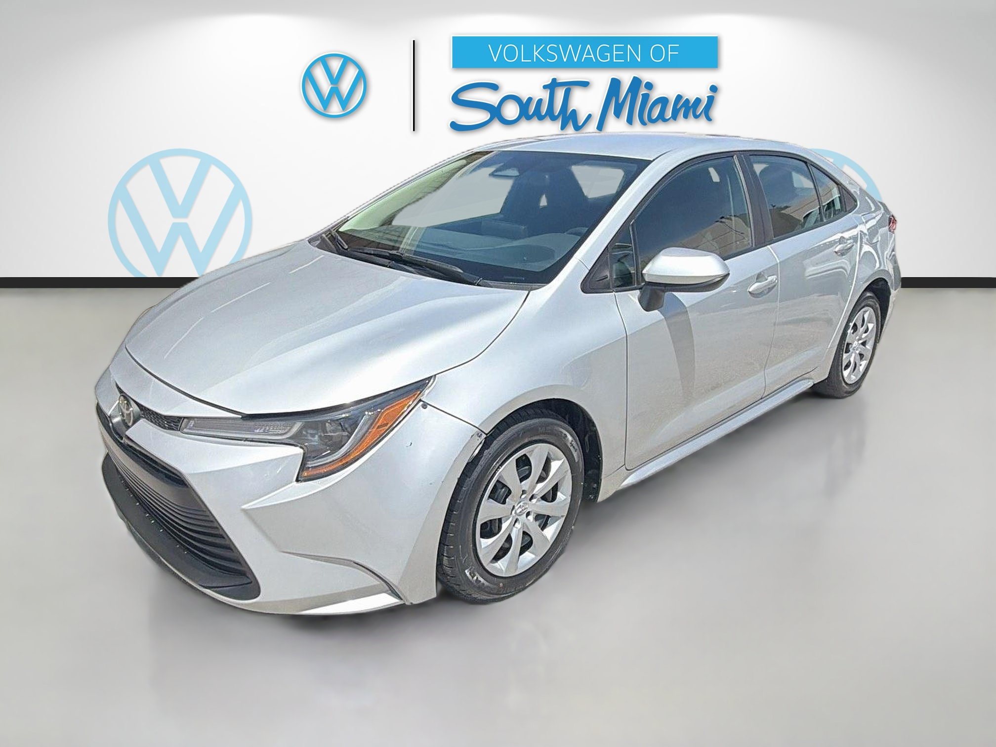 Used 2023 Toyota Corolla LE FWD image 3