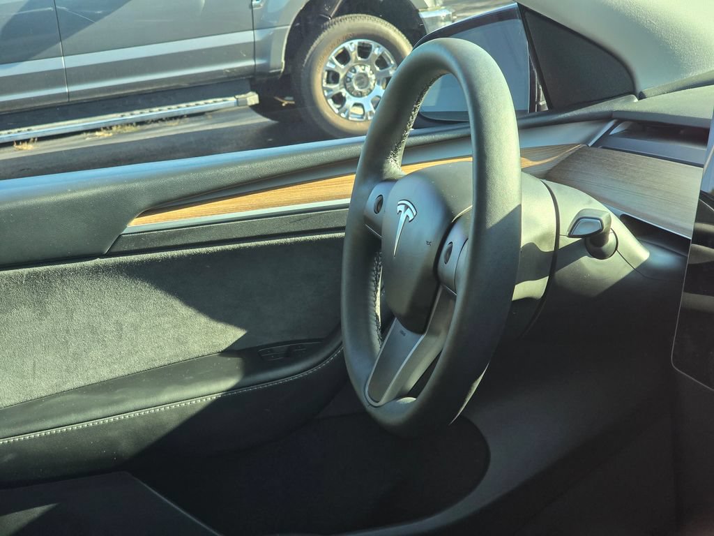 Used 2023 Tesla Model Y 2WD image 13