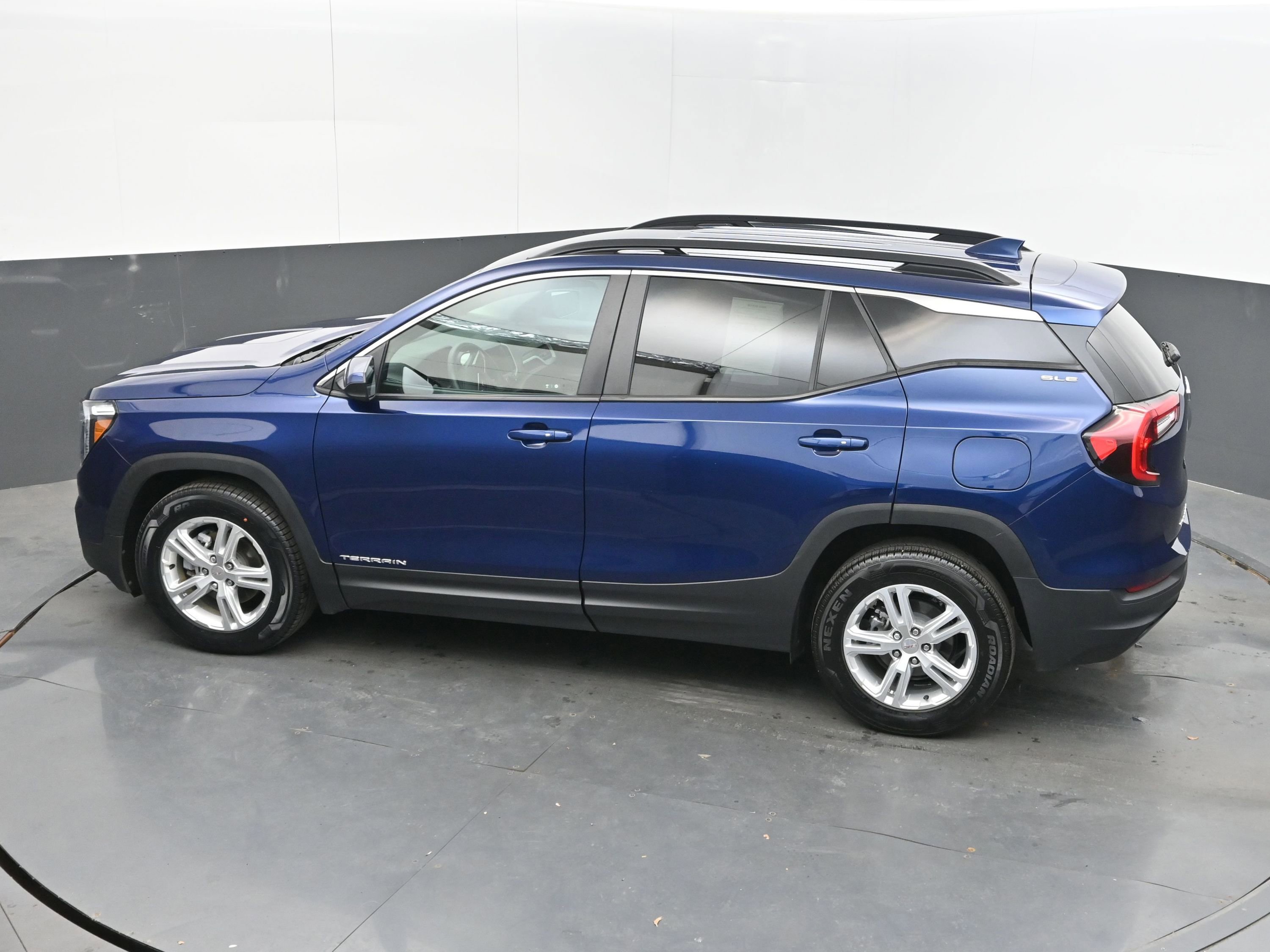 Certified 2022 GMC Terrain SLE w/ Driver Convenience Package FWD image 35