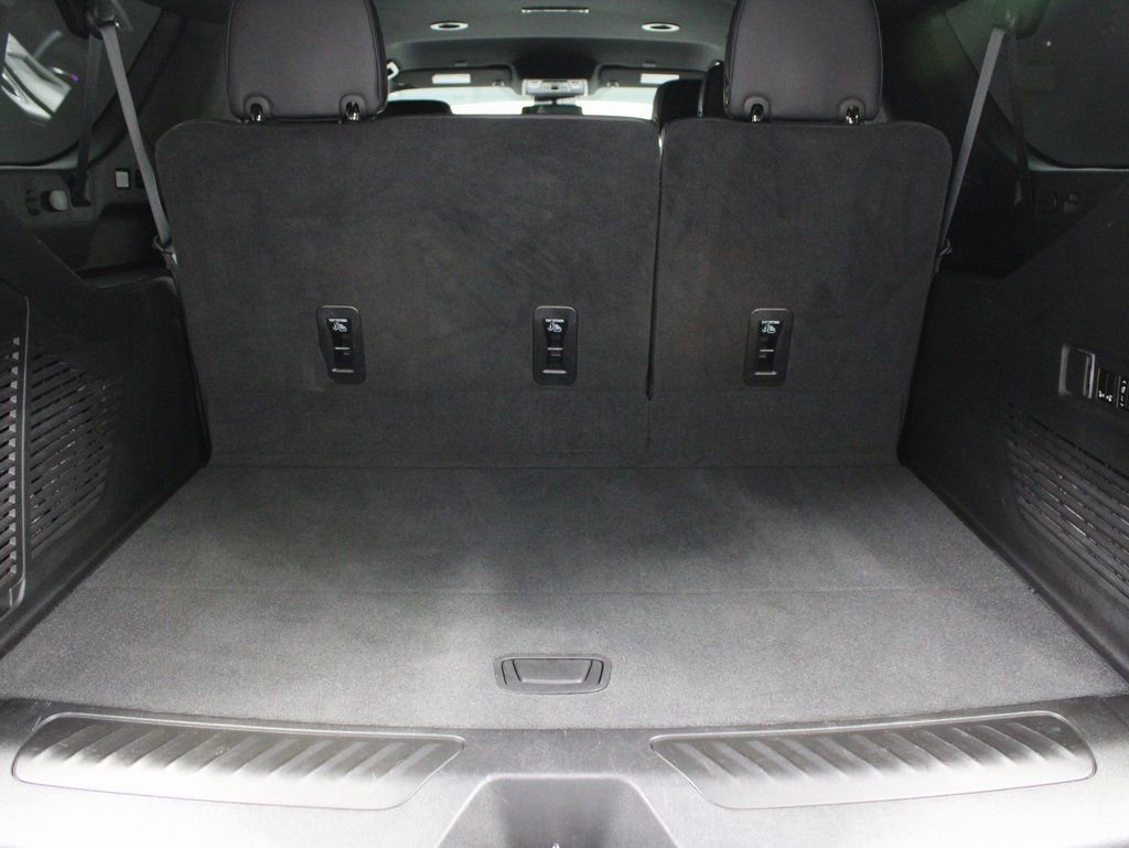 Used 2024 GMC Yukon XL SLT w/ SLT Luxury Package image 40