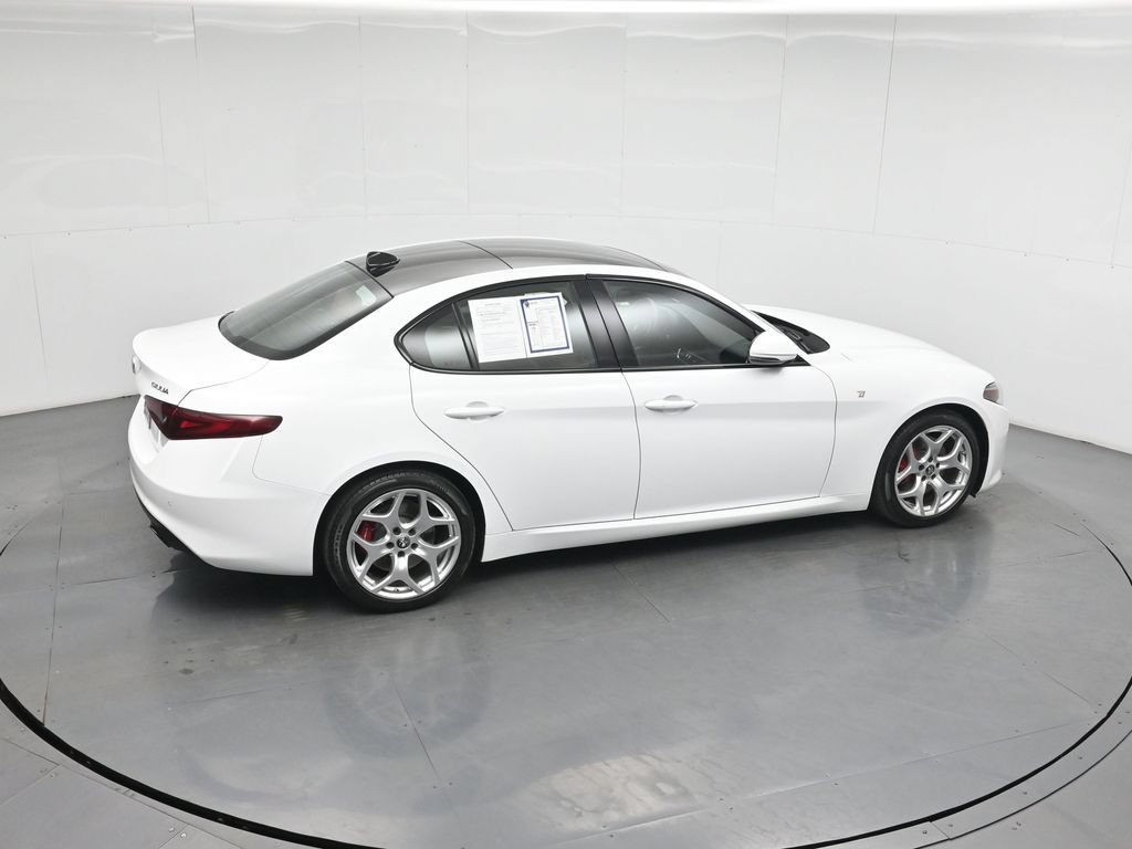 Used 2022 Alfa Romeo Giulia Ti RWD image 37
