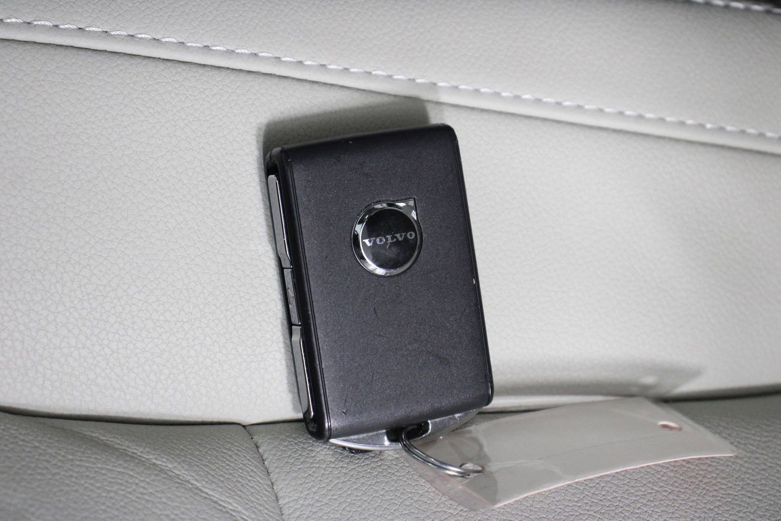 Certified 2026 Volvo XC40 B5 Plus w/ Protection Package Premier image 33