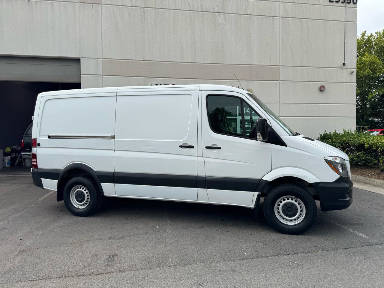 Used 2017 Mercedes-Benz Sprinter 2500 image 2