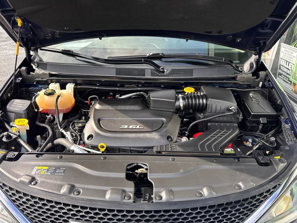 Used 2017 Chrysler Pacifica Limited FWD image 59