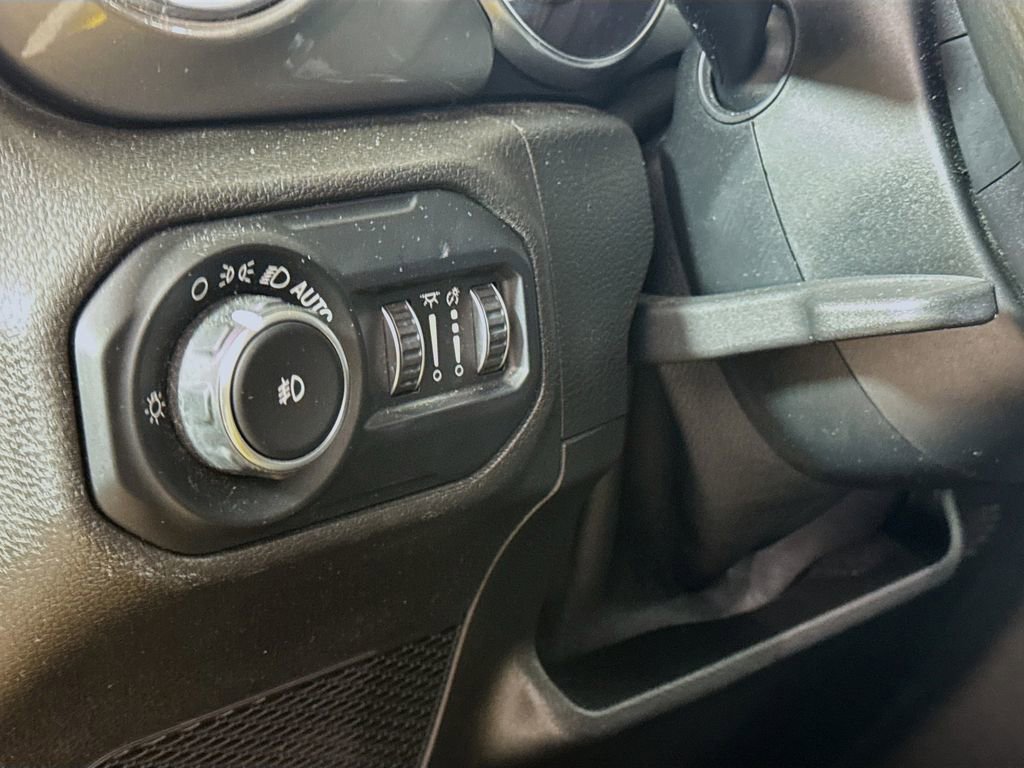 Used 2019 Jeep Wrangler Unlimited Sahara image 10