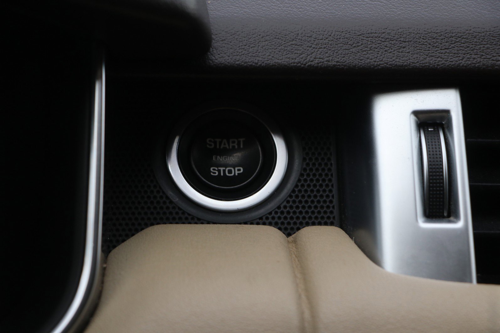 Used 2019 Land Rover Range Rover Sport HSE image 25