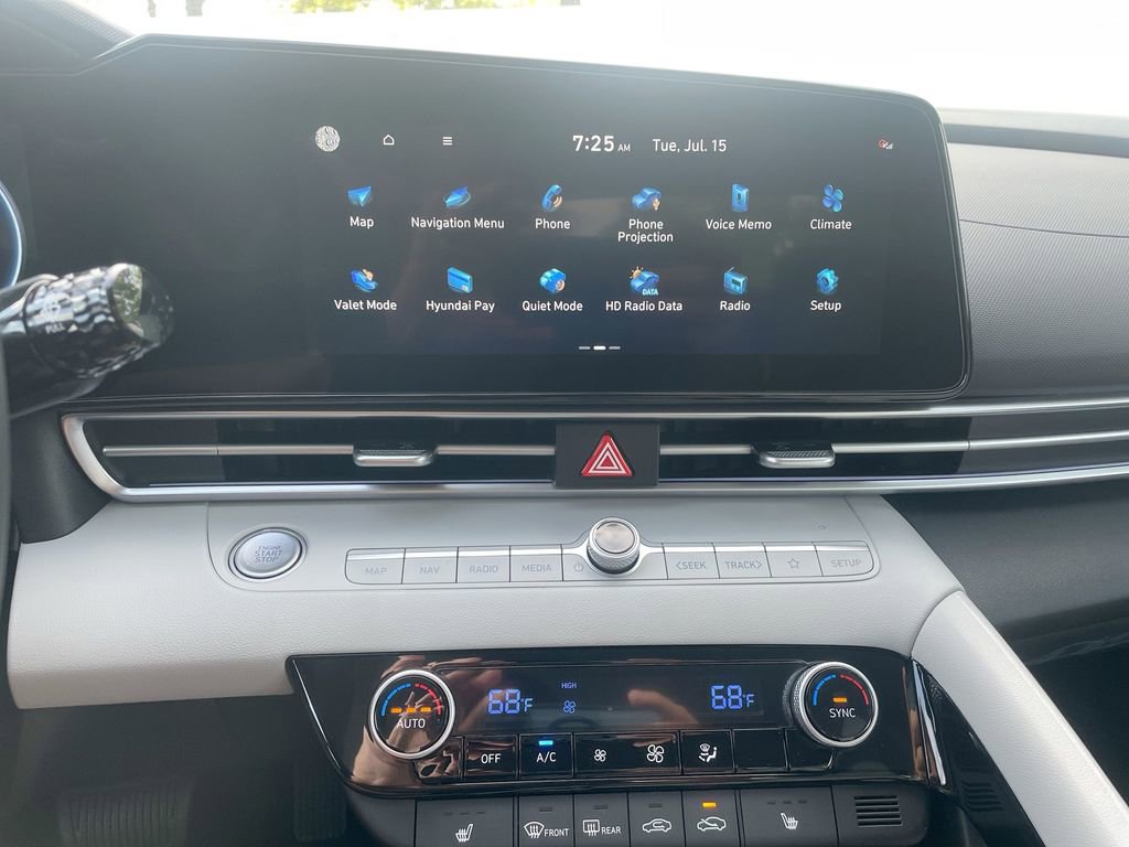 New 2025 Hyundai Elantra Limited image 46