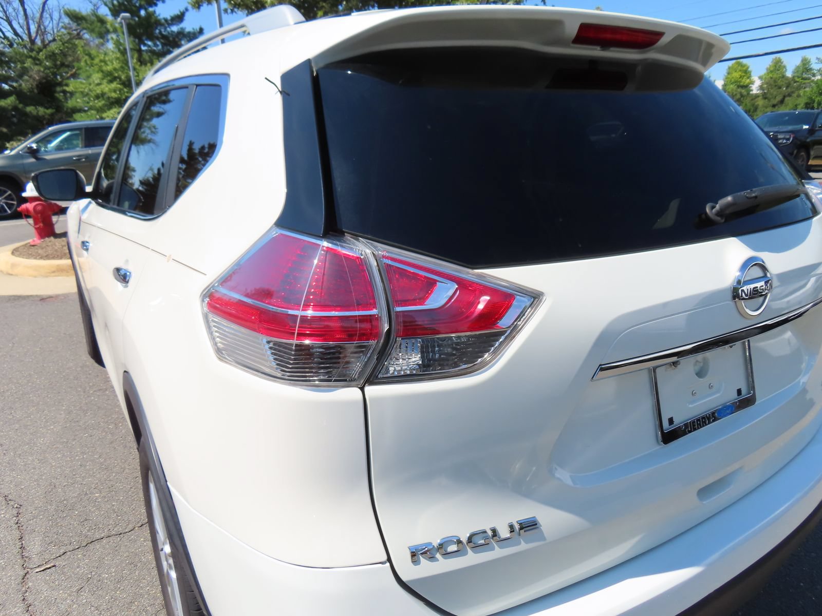 Used 2016 Nissan Rogue SV w/ SV Premium Package AWD/4WD image 9