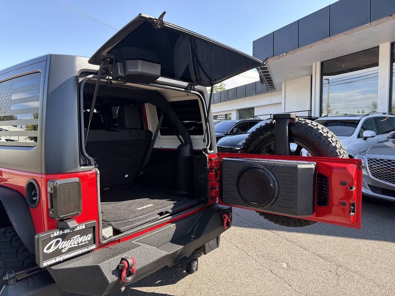 Used 2017 Jeep Wrangler Unlimited Sahara AWD/4WD image 9