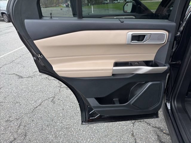 Used 2022 Ford Explorer Limited w/ Equipment Group 301A AWD/4WD image 15