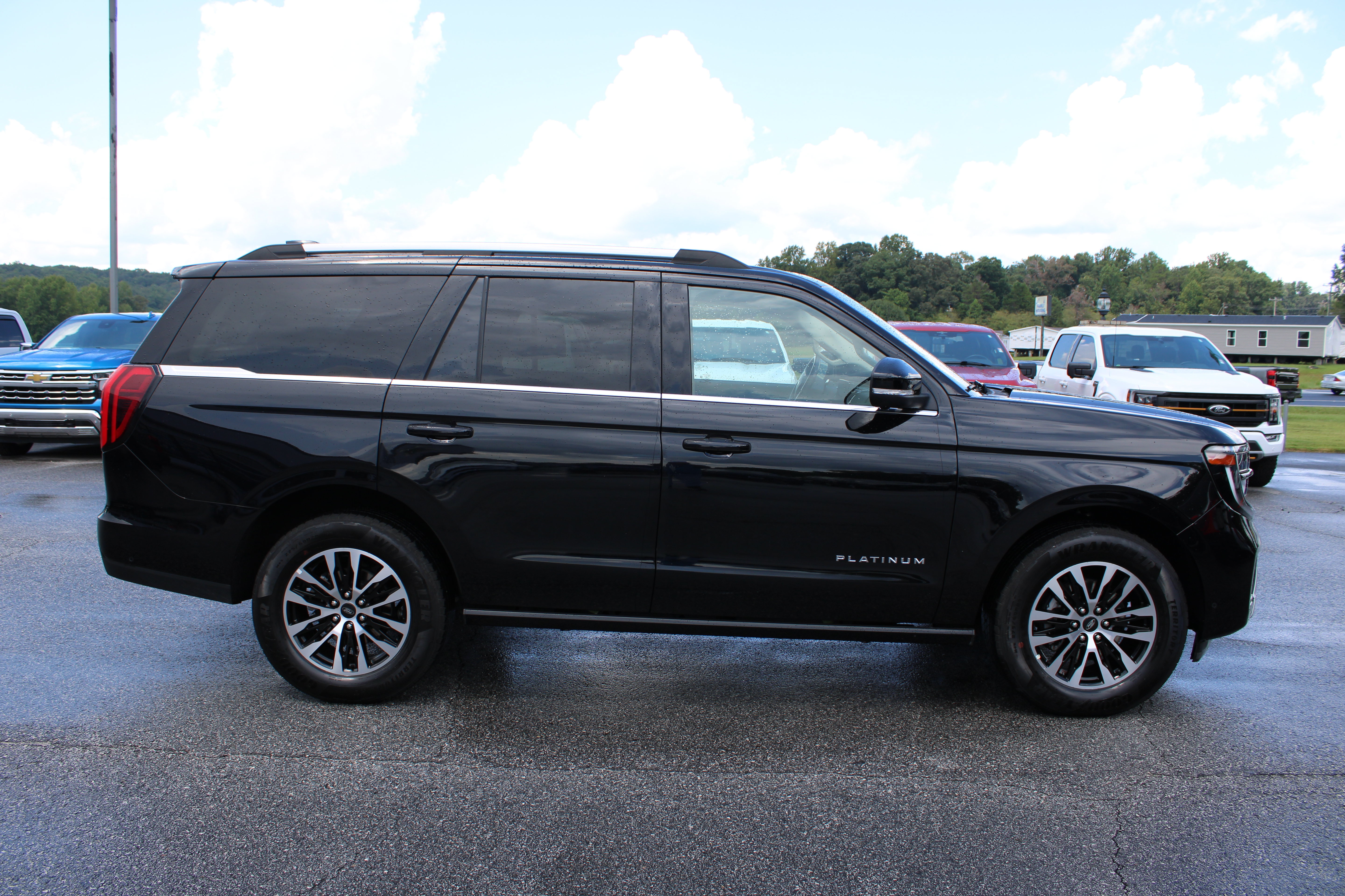 Used 2025 Ford Expedition Platinum AWD/4WD image 5